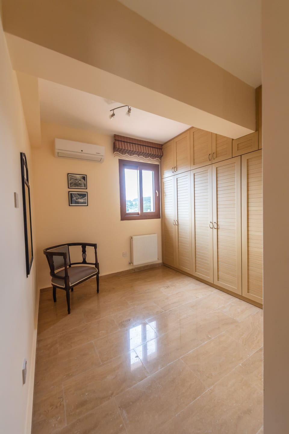 Master Bedroom Walk-In Wardrobe