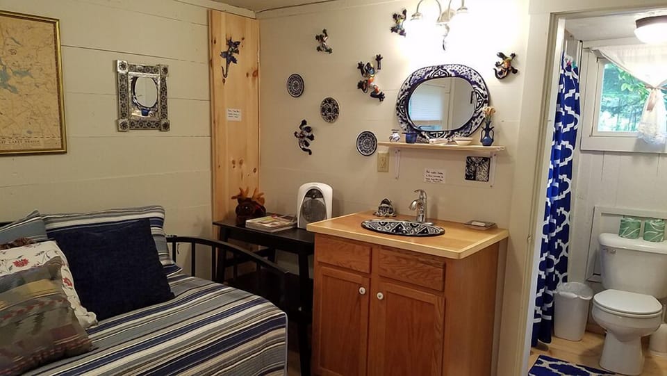 Smaller Cabin - Day bed and sink