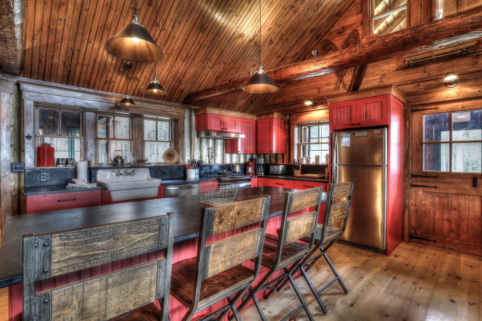 Large Fully Applianced Kitchen
