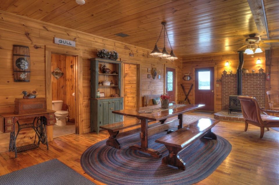 Main Lodge: Dining Area