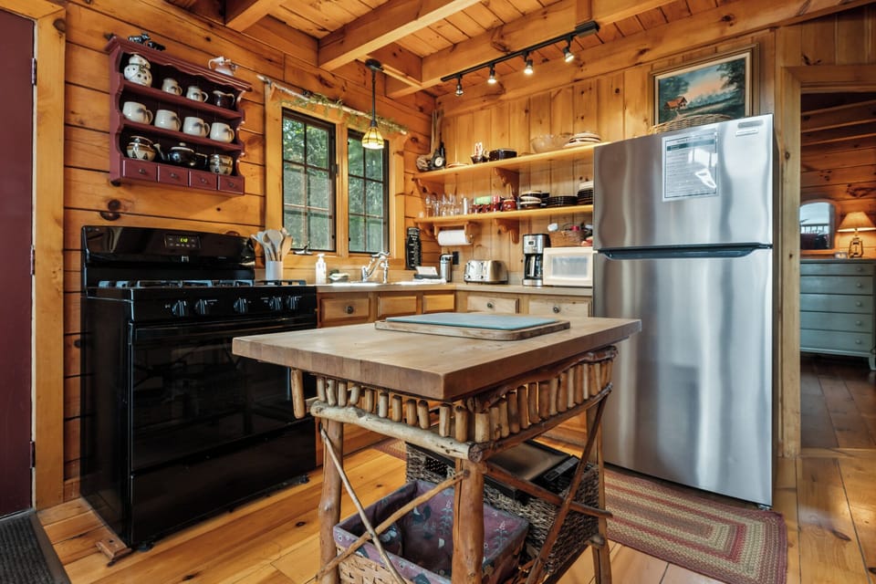 Fully equipped kitchen, except for a dishwasher