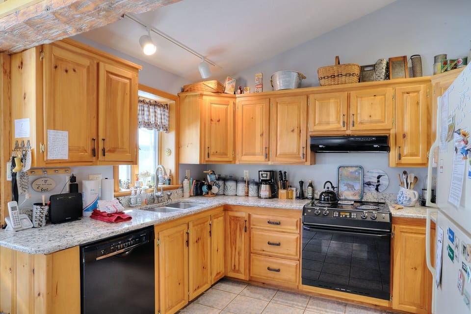 Full kitchen