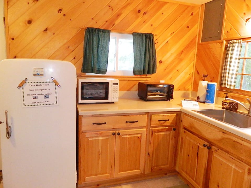 Kitchen - no dishwasher!