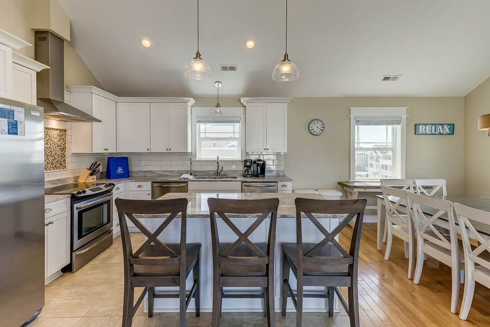 Top-Level Kitchen with Bar (seats 3)