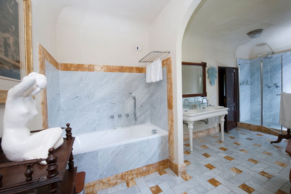 Julia Roberts bathroom