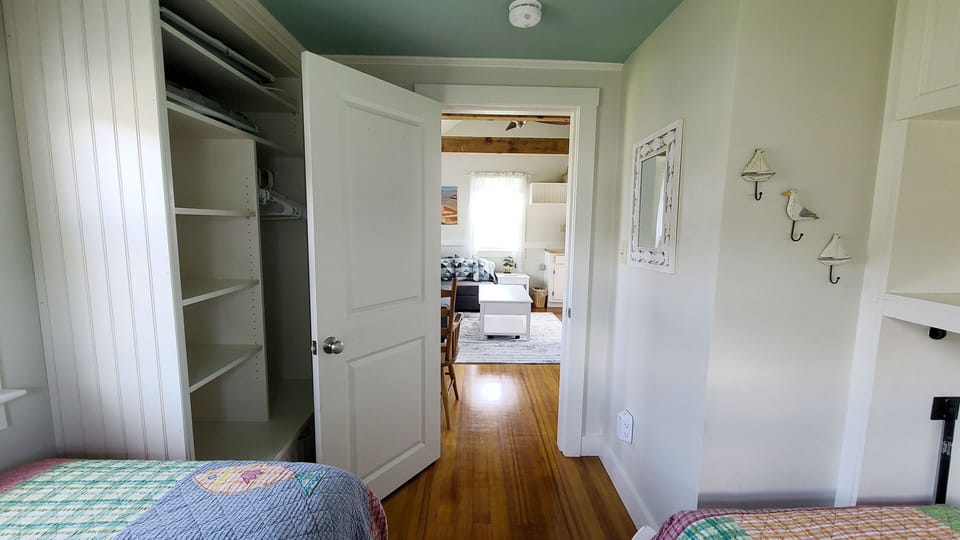 Bedroom with two twins