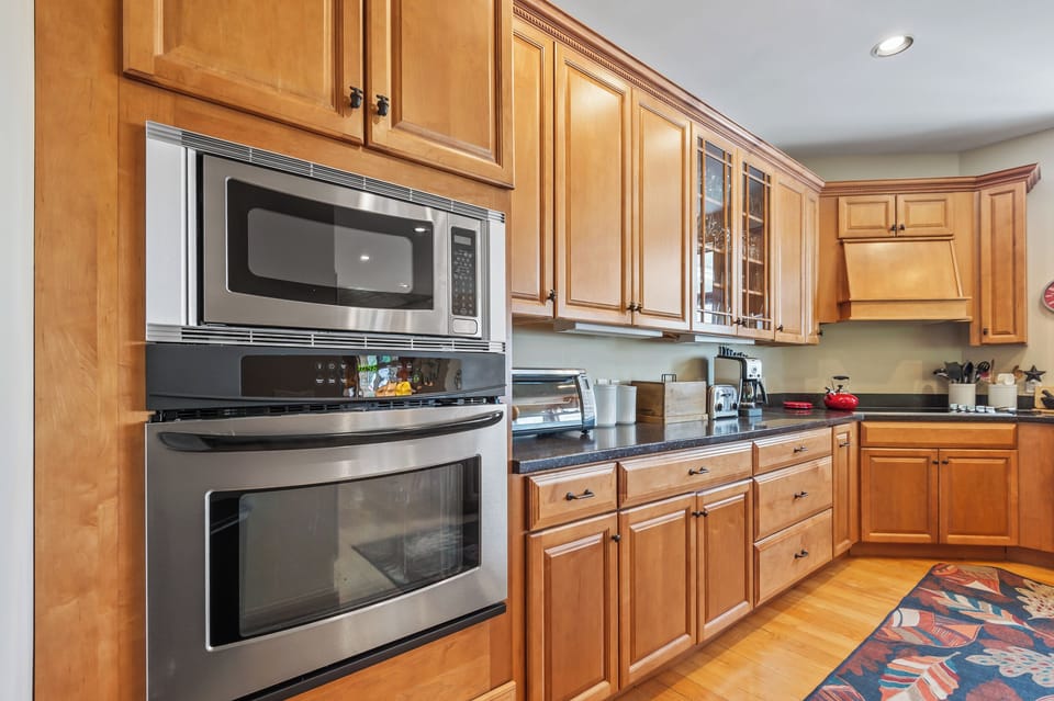 Fully applianced kitchen