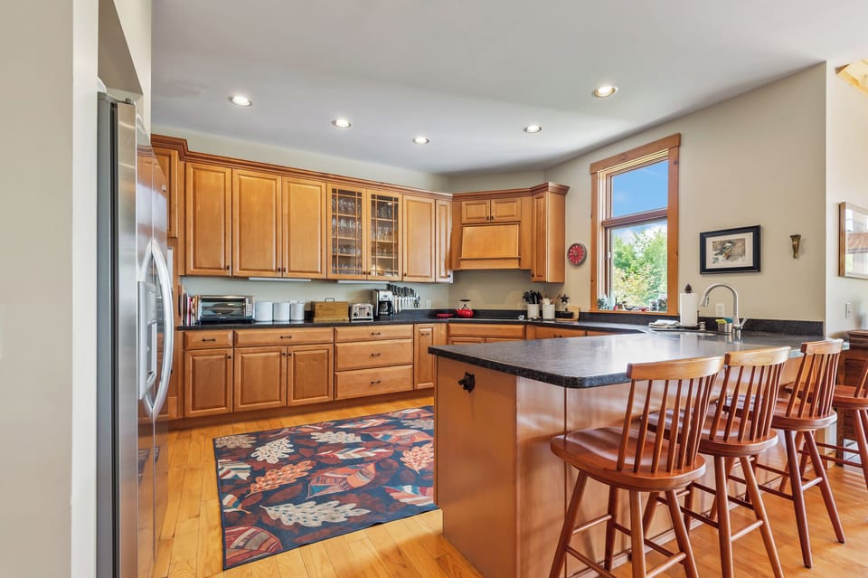 Fully applianced kitchen