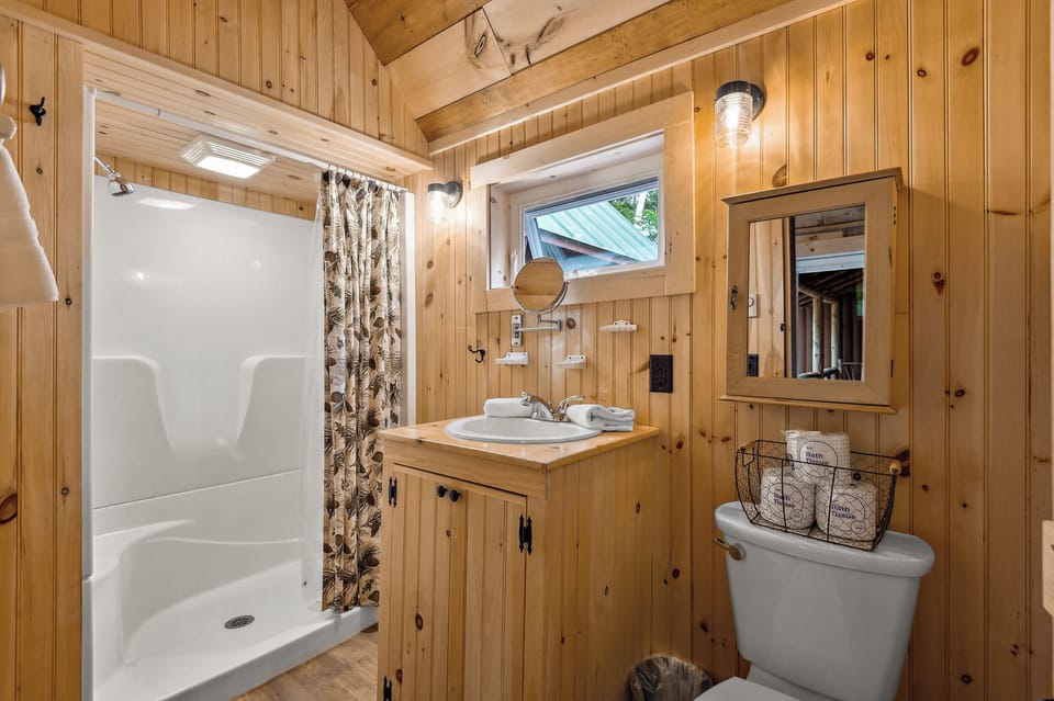 Bathroom #1 - Main floor