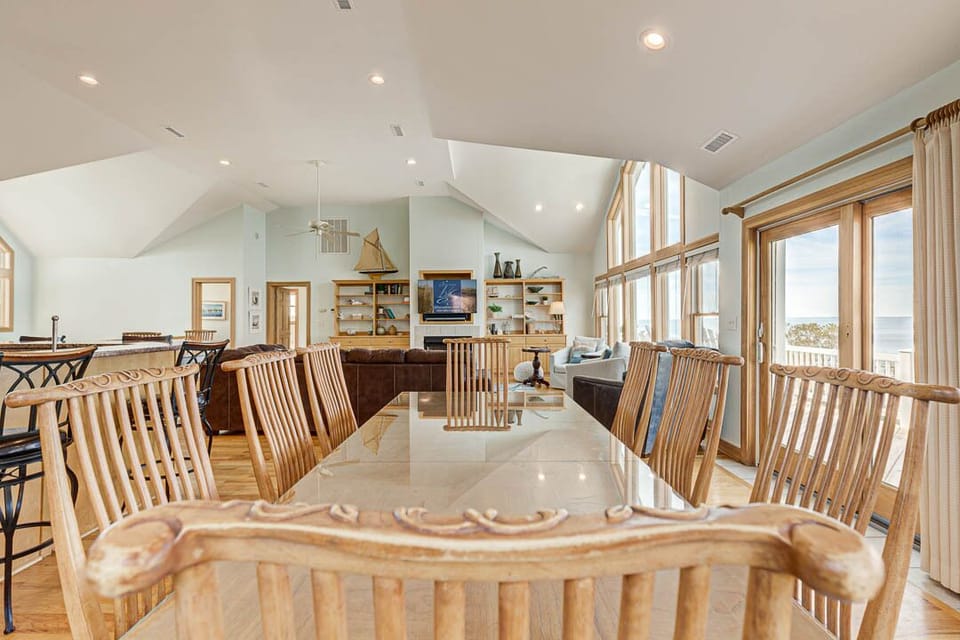 Top-Level Dining Room with Table (seats 8)