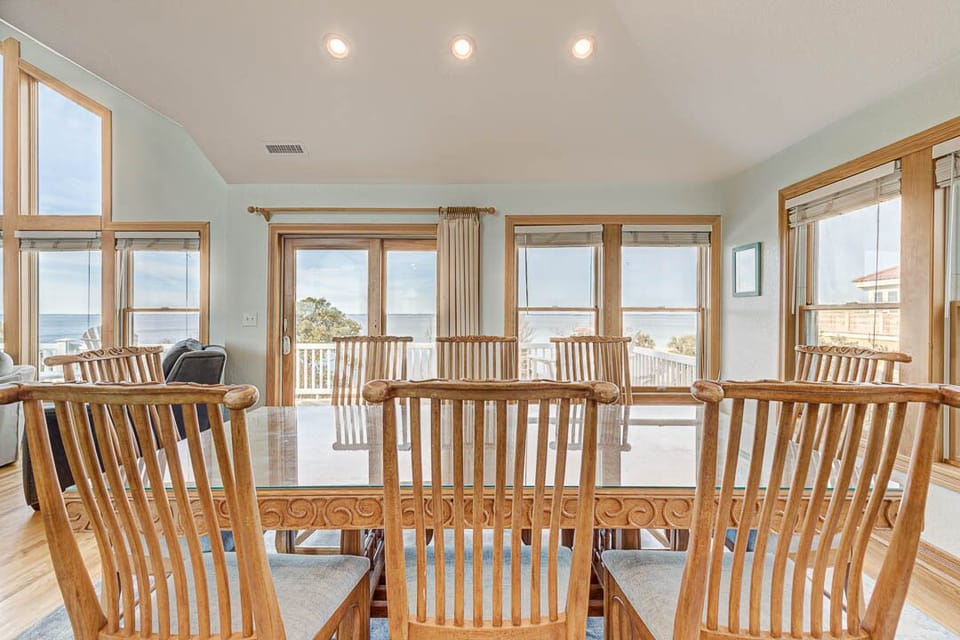 Top-Level Dining Room with Table (seats 8)