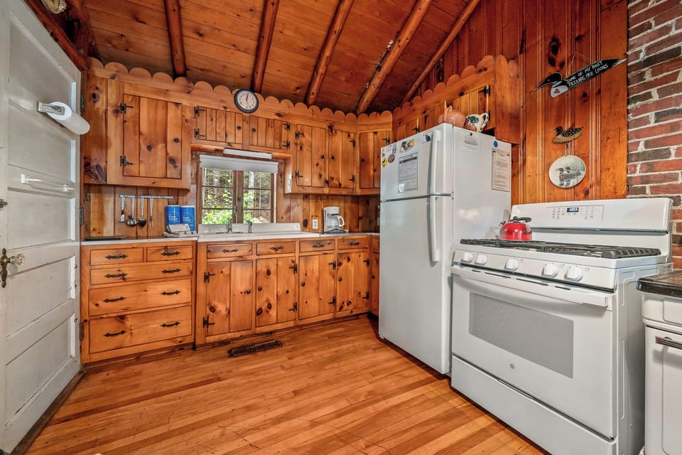 Fully applianced kitchen