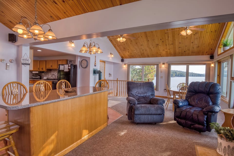 Island seating for 5