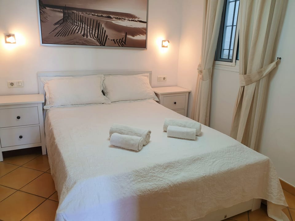 Bedroom with double bed
