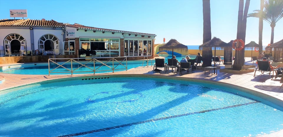 Doña Lola pool