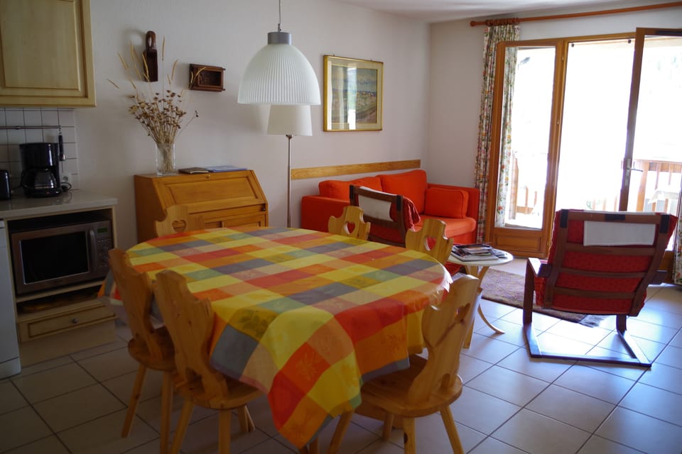 Dining area and lounge