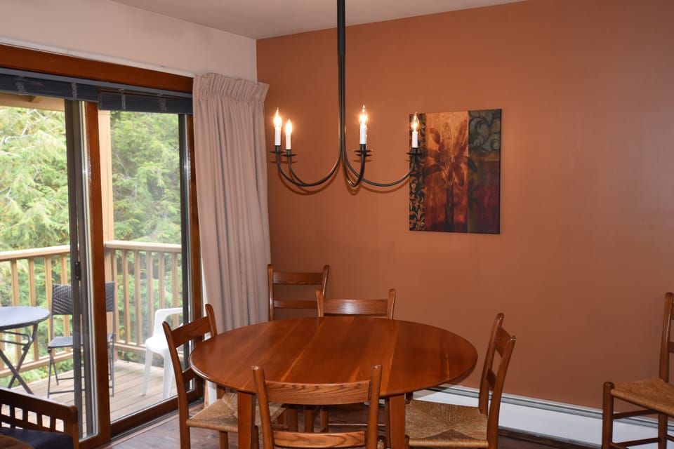 dining room with patio 6 chairs