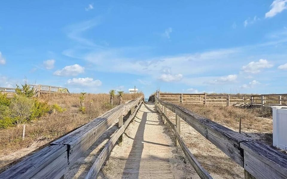 public beach access. no steps