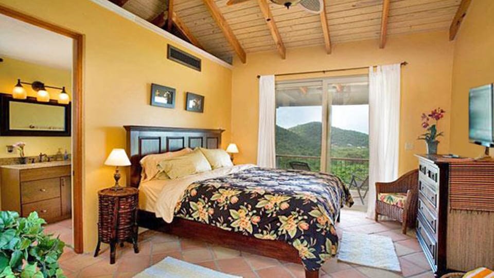 Master bedroom-2nd floor, private balcony, an indoor & outdoor shower 