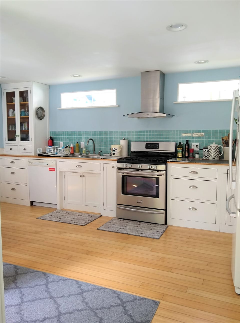 If you love cooking this kitchen is the place to be!
