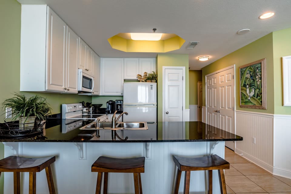 Kitchen with 3 stools.
Table and chairs in LR