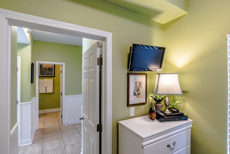 Bunkroom Dresser and TV w/premium channels in View of 2nd full bath