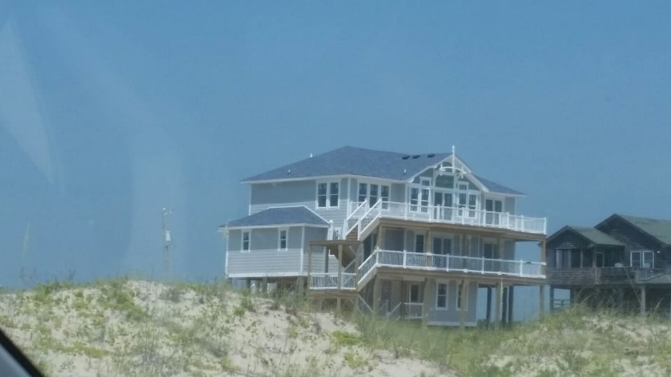 Beach house view from the ocean 2 minute walk to beach 