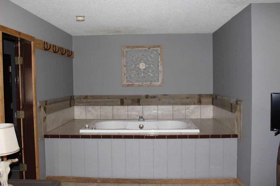 Room 15 has a Jacuzzi!