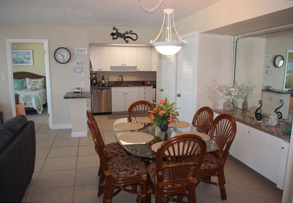 Dining area seat six