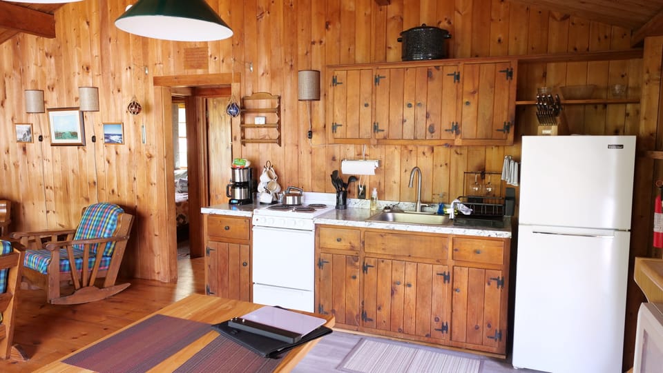 A well stocked kitchen to prepare your favorite meals. 