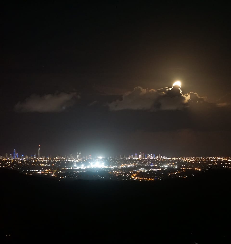 Vista72, full moon rising