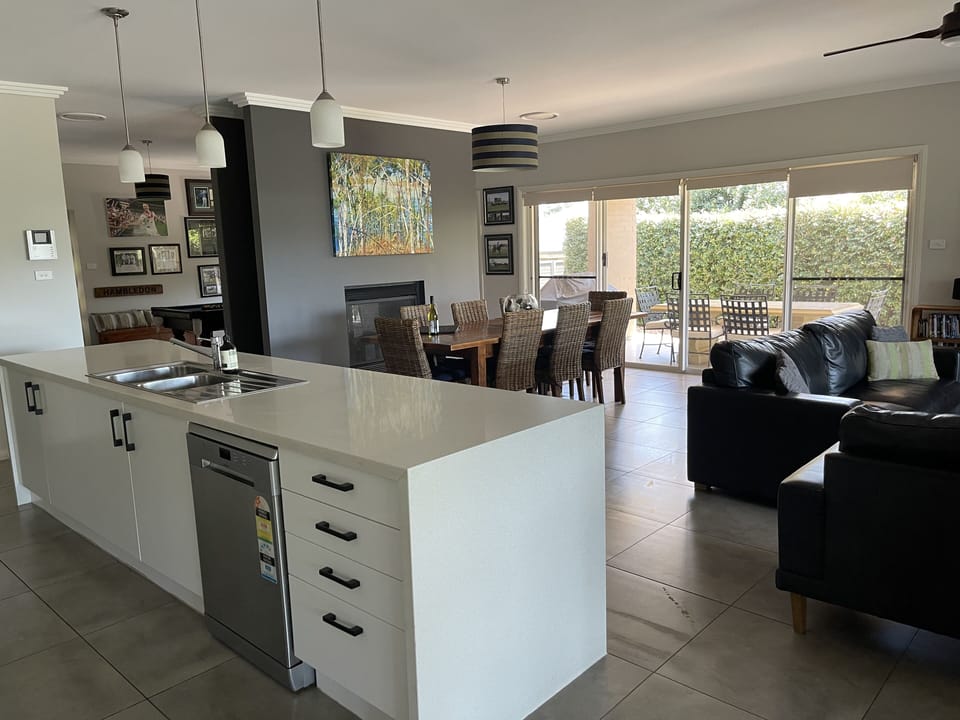 Full kitchen 
