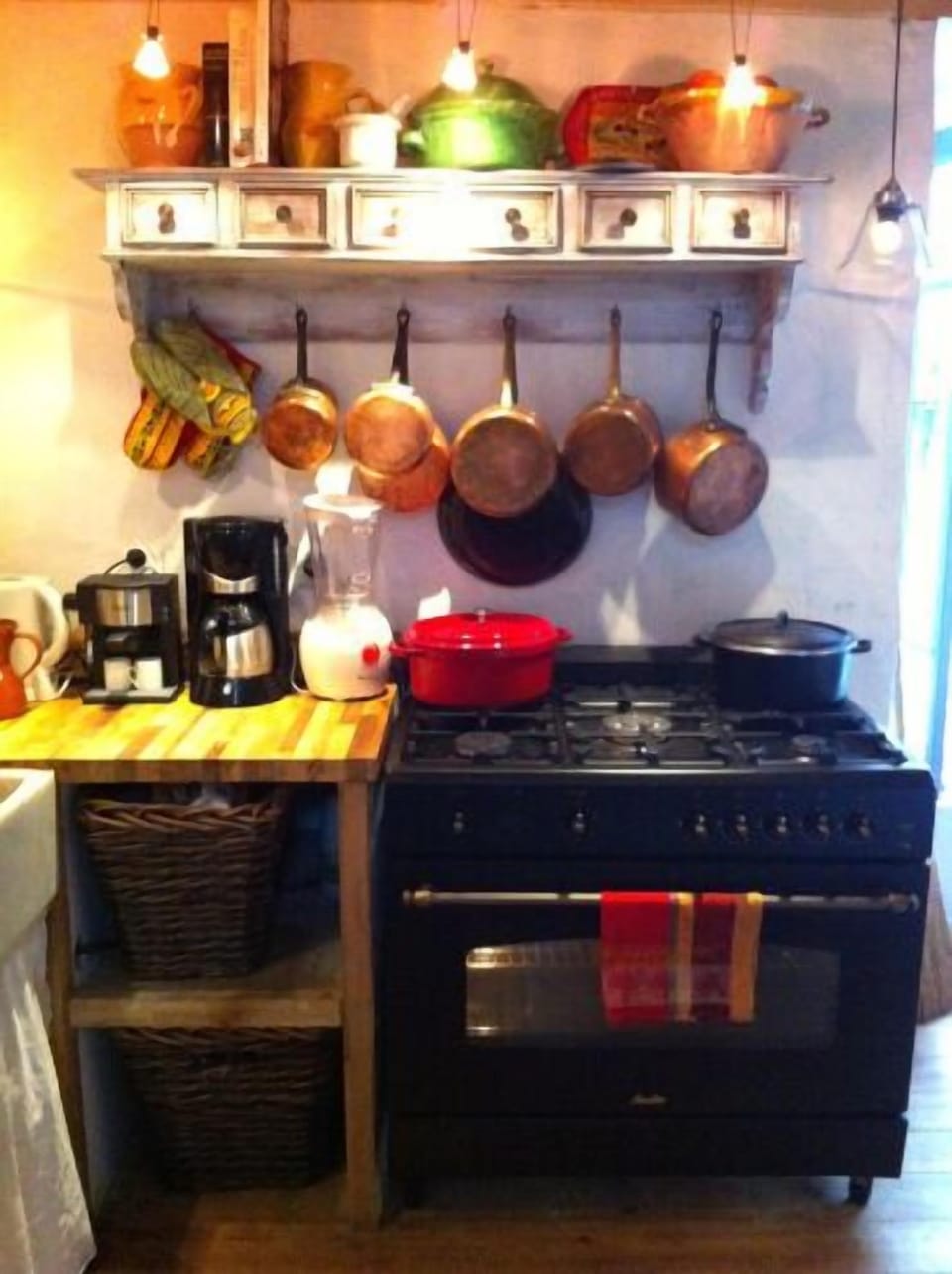 coffee pot, all new appliances, great gas stove for real cooks!