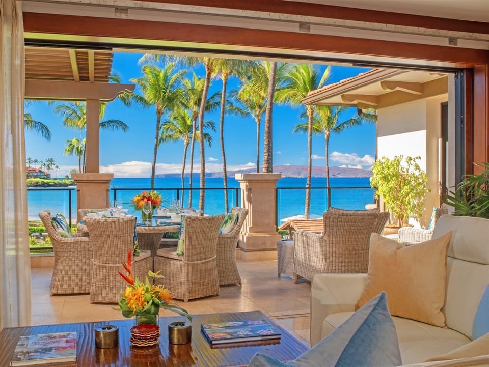 Set Directly Above Wailea Beach with Panoramic Ocean Views Outdoor Dining Grill