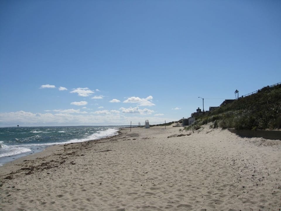 Beach 2-3 Minute Walk from the Arcade Historic Property