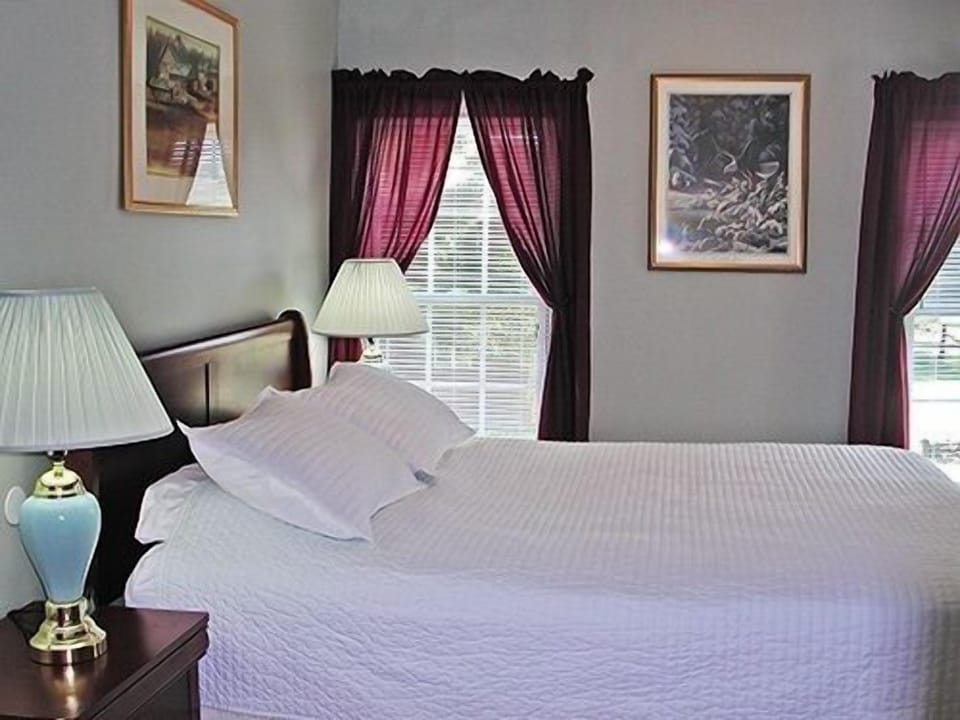 Queen room