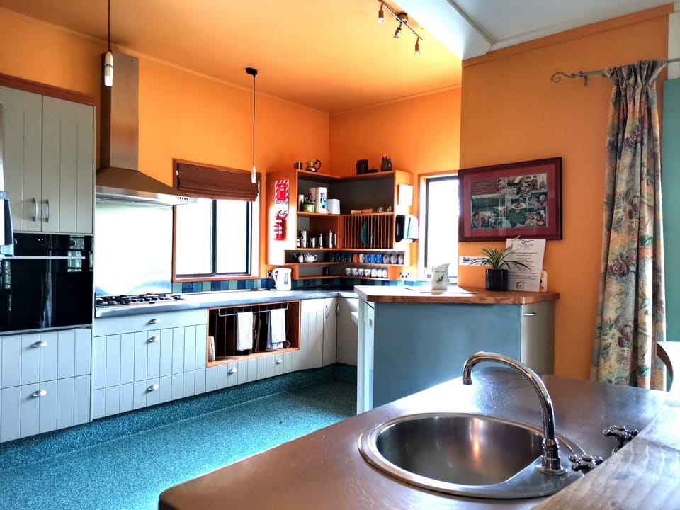 modern entertainers kitchen