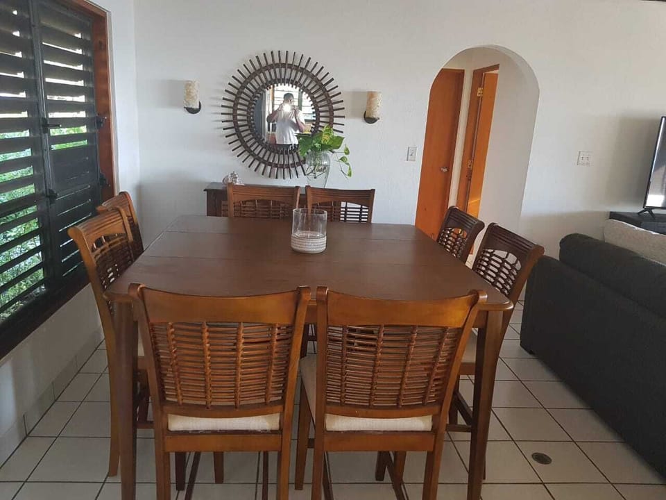 Indoor dining for 8 guests
