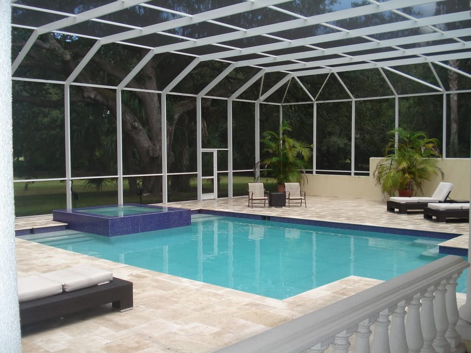 Renovated Pool and Hot Tub/Summer 2013/30,000 gallon pool! - Heated