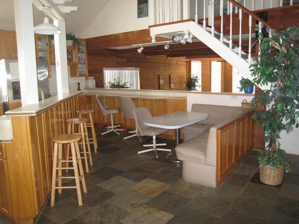 Dinette and bar next to kitchen