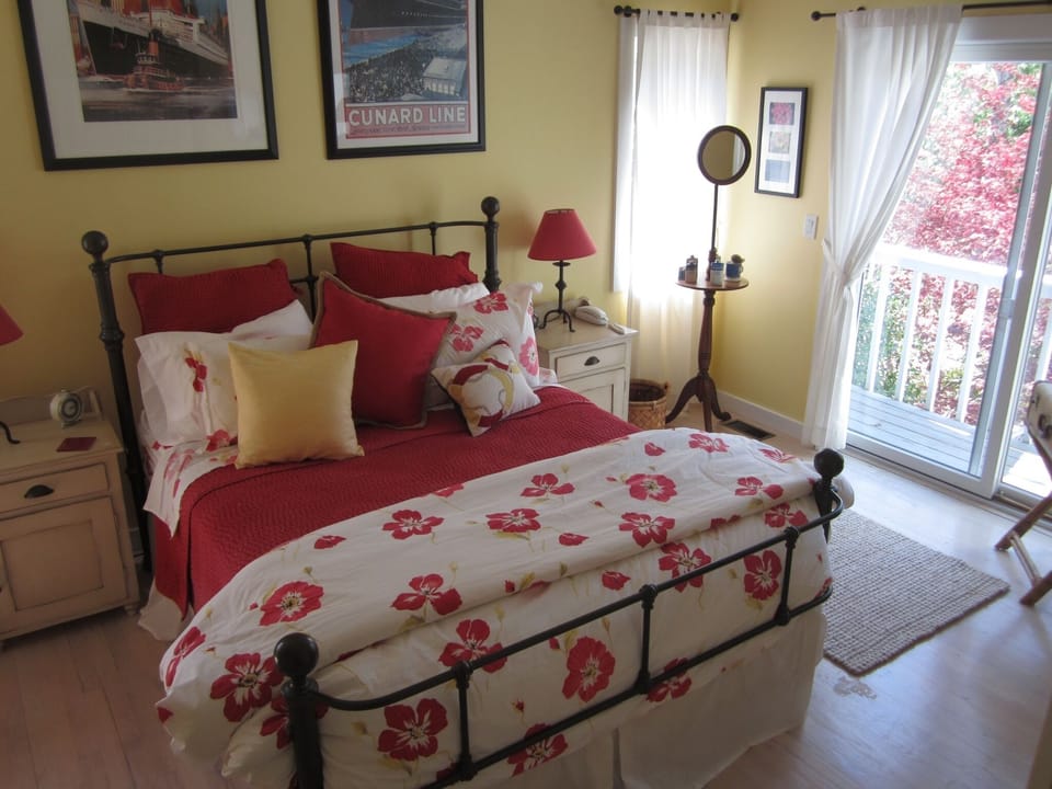Garden View bedroom