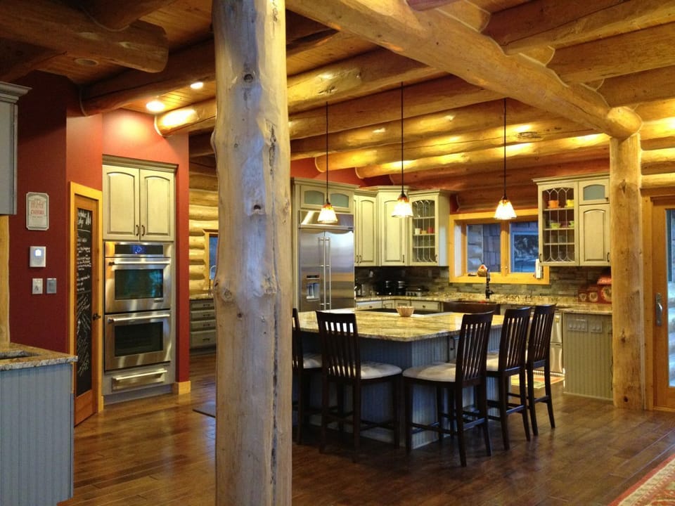 Gourmet Kitchen is exceptional for all those cooks! Plenty of room to create…
