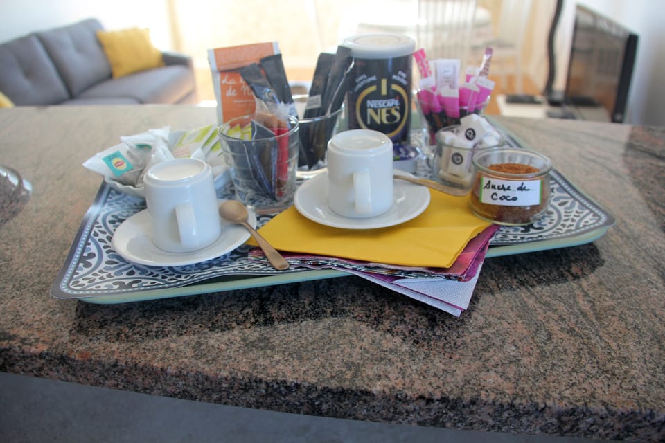breakfast tray