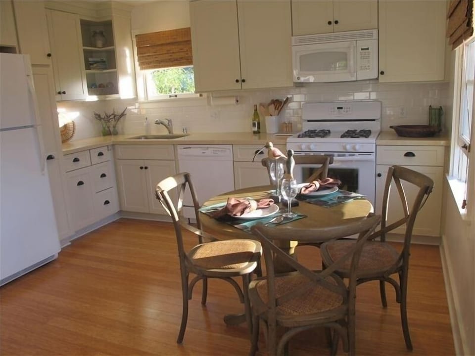 Holly House - dining and kitchen.