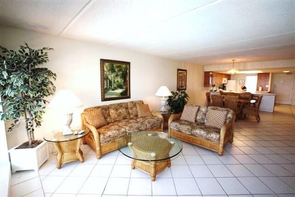South Padre Beach Front Condo

Luxury family room with amazing views