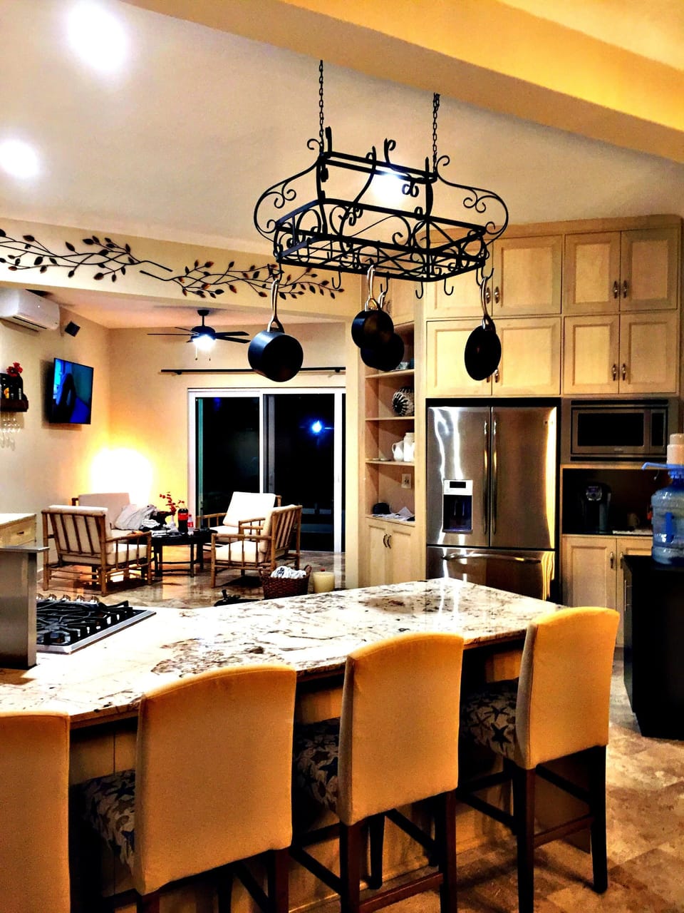 Spacious kitchen area ,microwave fridge with built in ICE machine