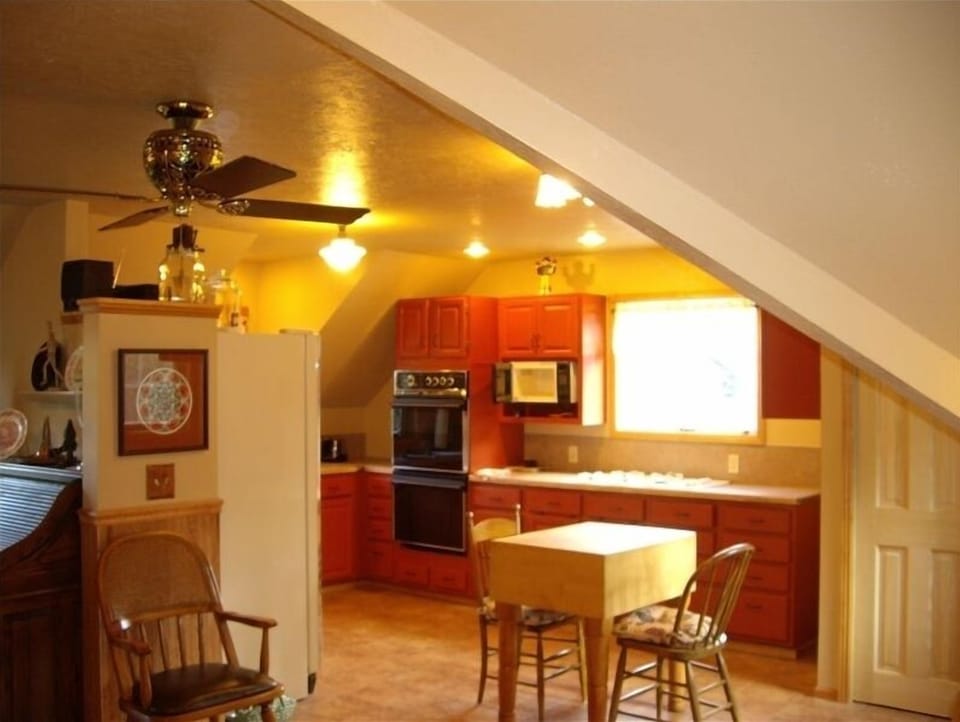 spacious kitchen, dining area and pantry