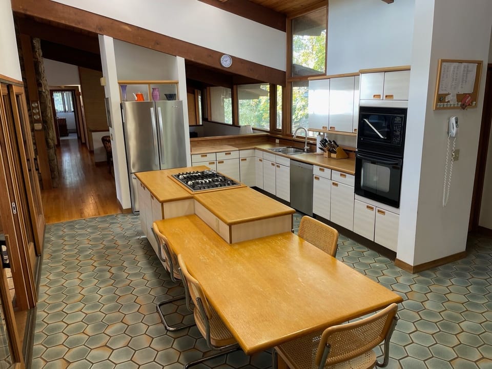 Spacious eat in kitchen