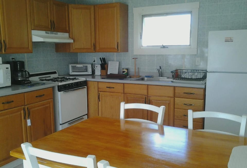 Full eat-in Kitchen comes with all the plates, utensils, pots, pans, etc