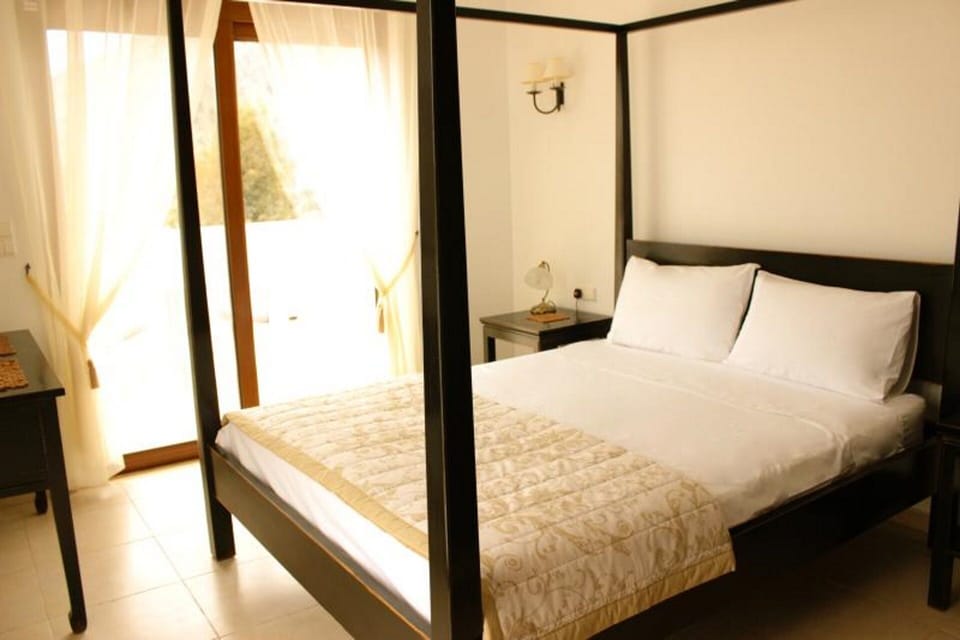 Upstairs Master bedroom with 2 balconies 